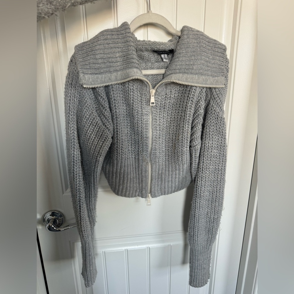 zip up knit sweater